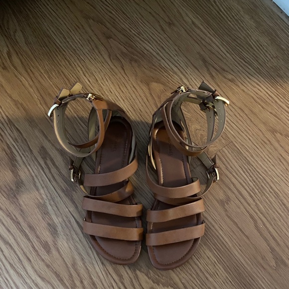 Michael Kors Leather gladiator Sandal - Picture 2 of 8